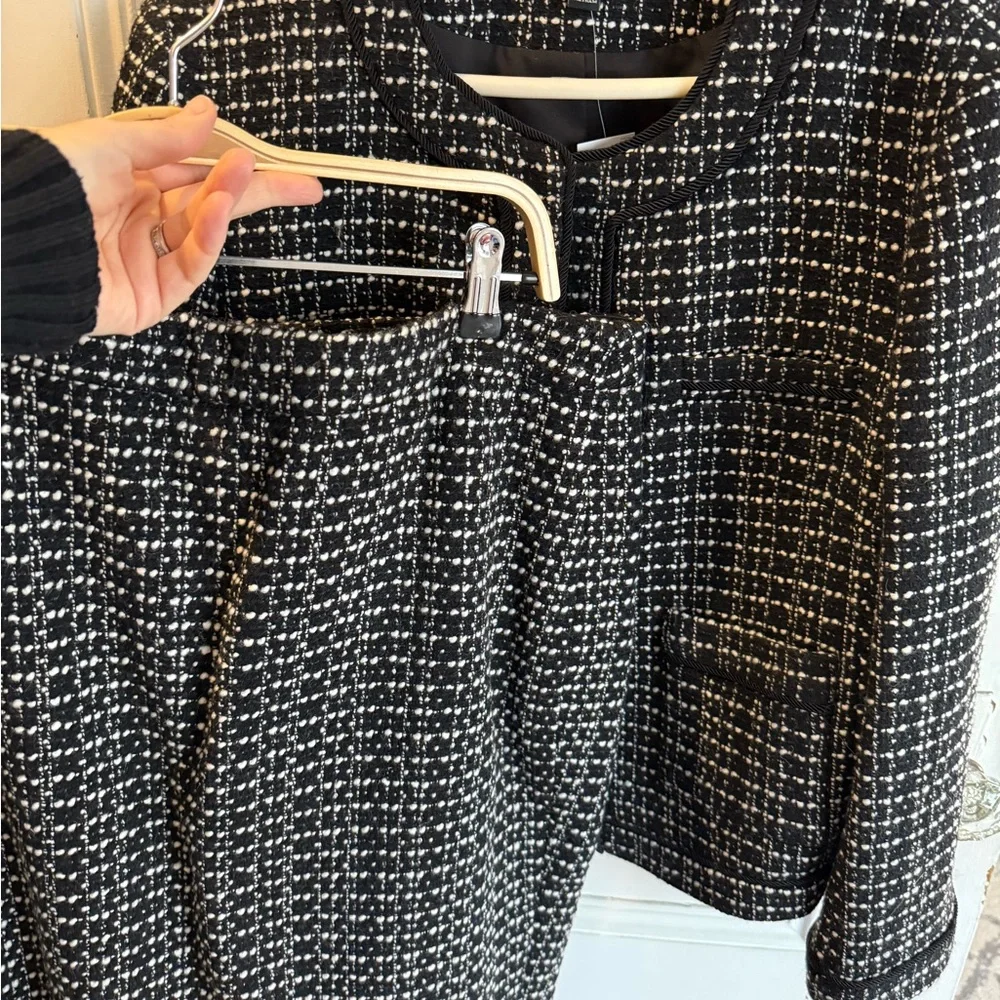 Ann Taylor Black and White Tweed Collarless Blazer and Matching Skirt - Picture 4 of 7